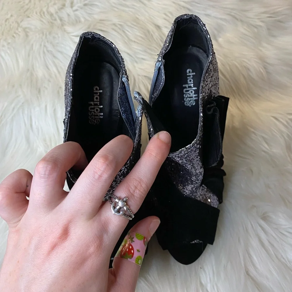 Charlotte Russe size 6 black & silver new year’s heels